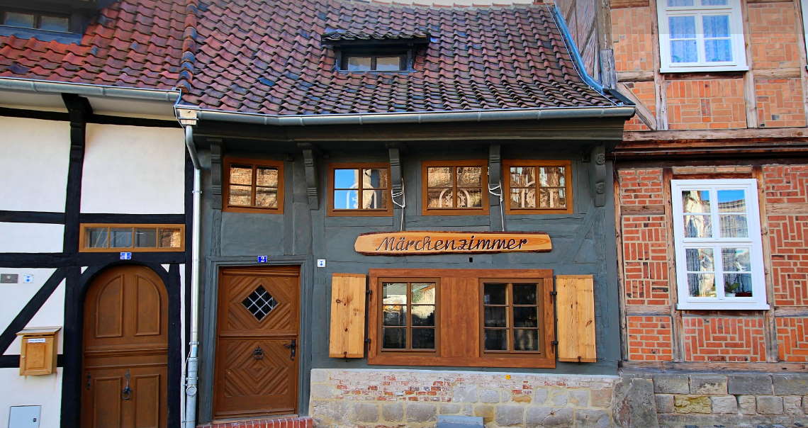 Historische Häuserzeile in einer deutschen Altstadt